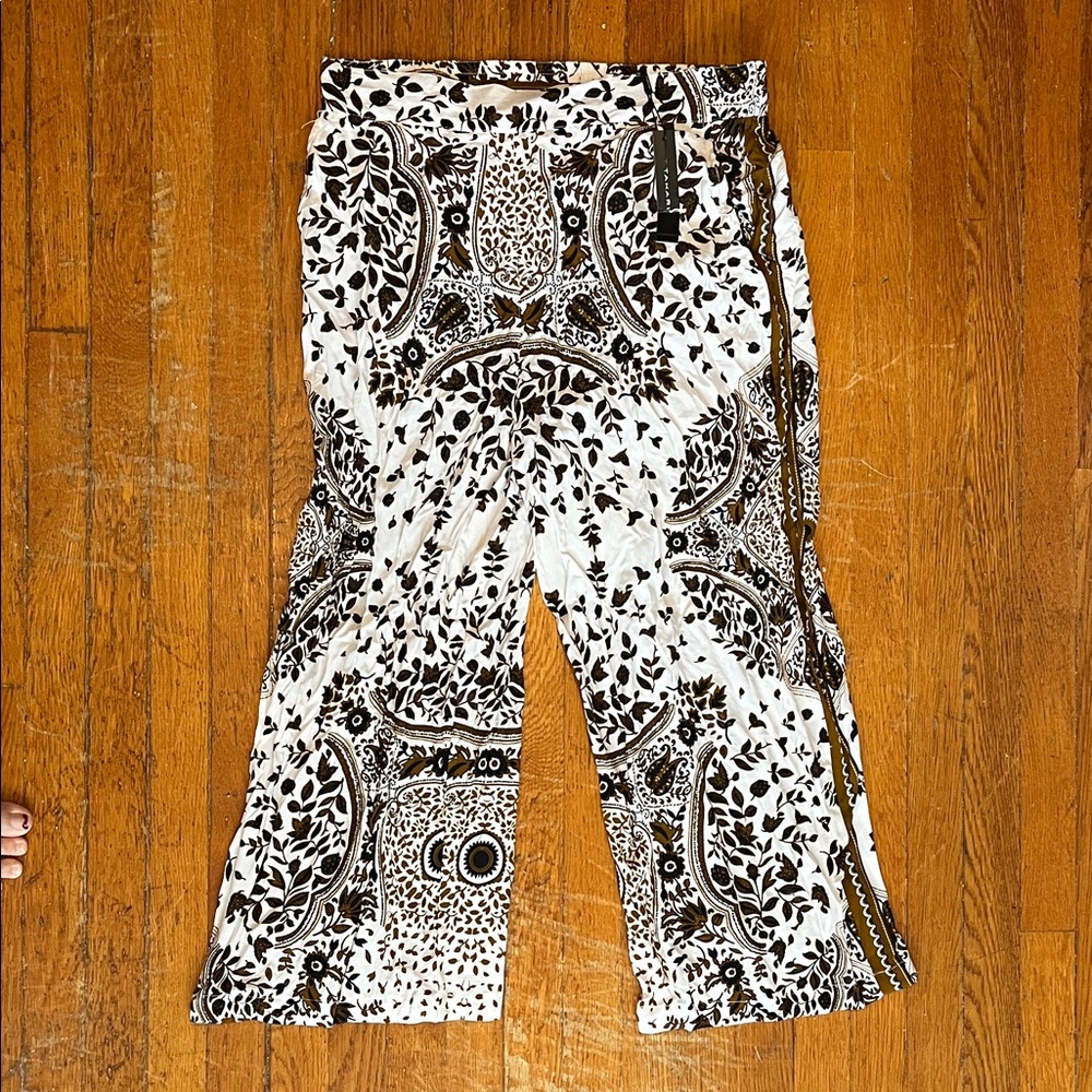 Tahari Women’s Brown/Black and White Floral Pants